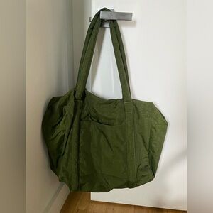 BAGGU Cloud Carry-on in dark green